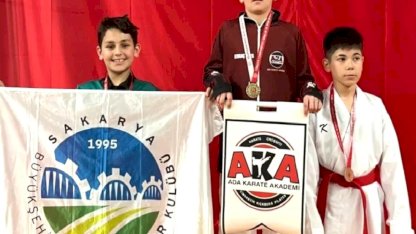 Sakaryalı sporcular kürsüden inmedi!