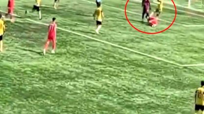 Ülkede futbolun bittiğini en iyi özetleyen görüntü! Rakibinin elmacık kemiğini kıran futbolcu tutuklandı