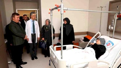 Vali Aydoğdu Hastaları Ziyaret Etti