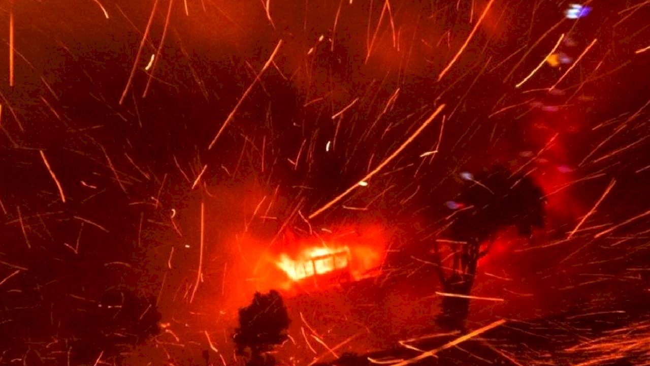 Tamil Nadu'da Havai Fişek Fabrikasında Patlama