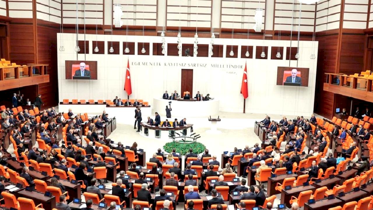 TBMM Genel Kurulu'nda, Şanlıurfa ve Kahramanmaraş'taki okullarda yaşanan saldırılara ilişkin araştırma komisyonu kuruldu