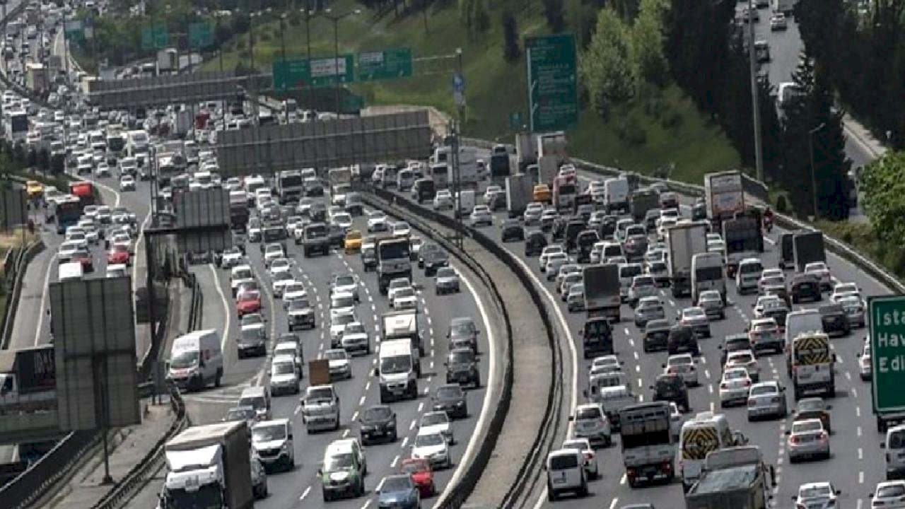 Trafiğe kaydedilen taşıtların yarısı 4 şehirde yer alıyor