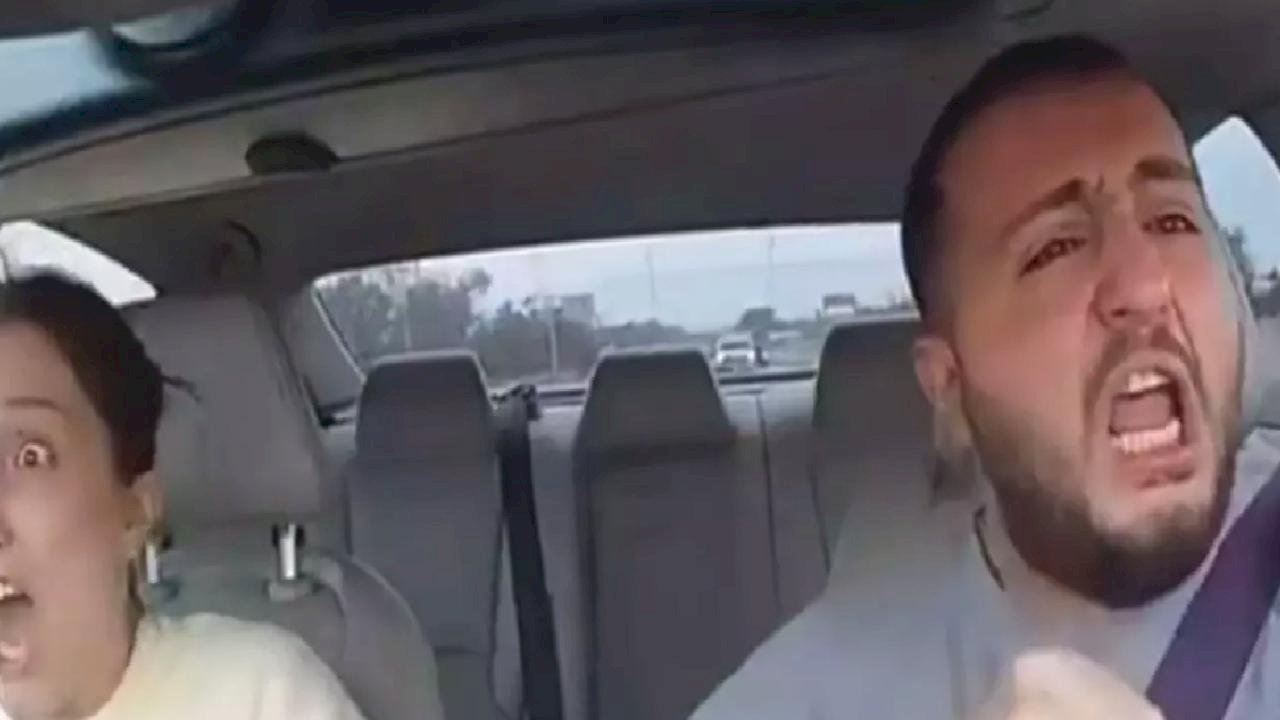 Trafikte giderken gördükleri manzara karşısında kendilerinden geçtiler