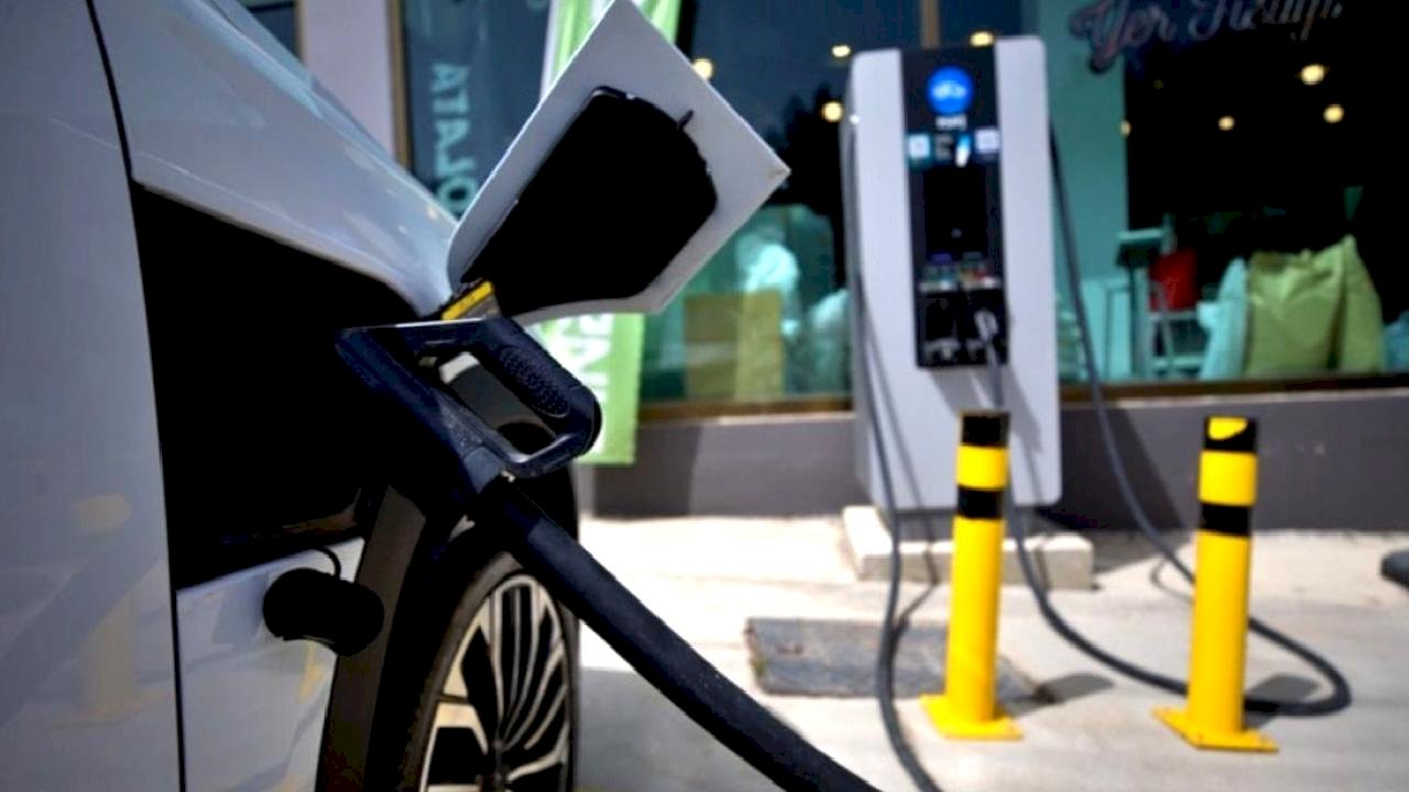 Türkiye'de ilk çeyrek otomobil satışları: Yarısı elektrikli ve hibrit