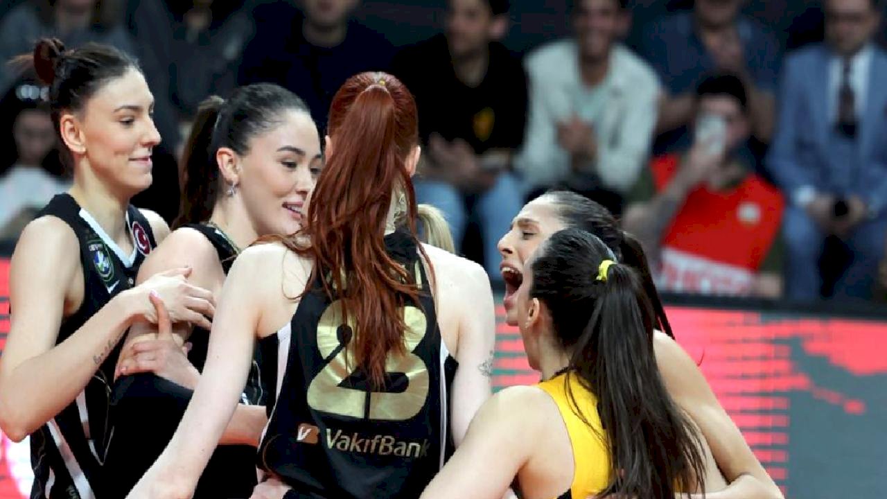 VakıfBank, Fenerbahçe'yi 3-1 Mağlup Etti