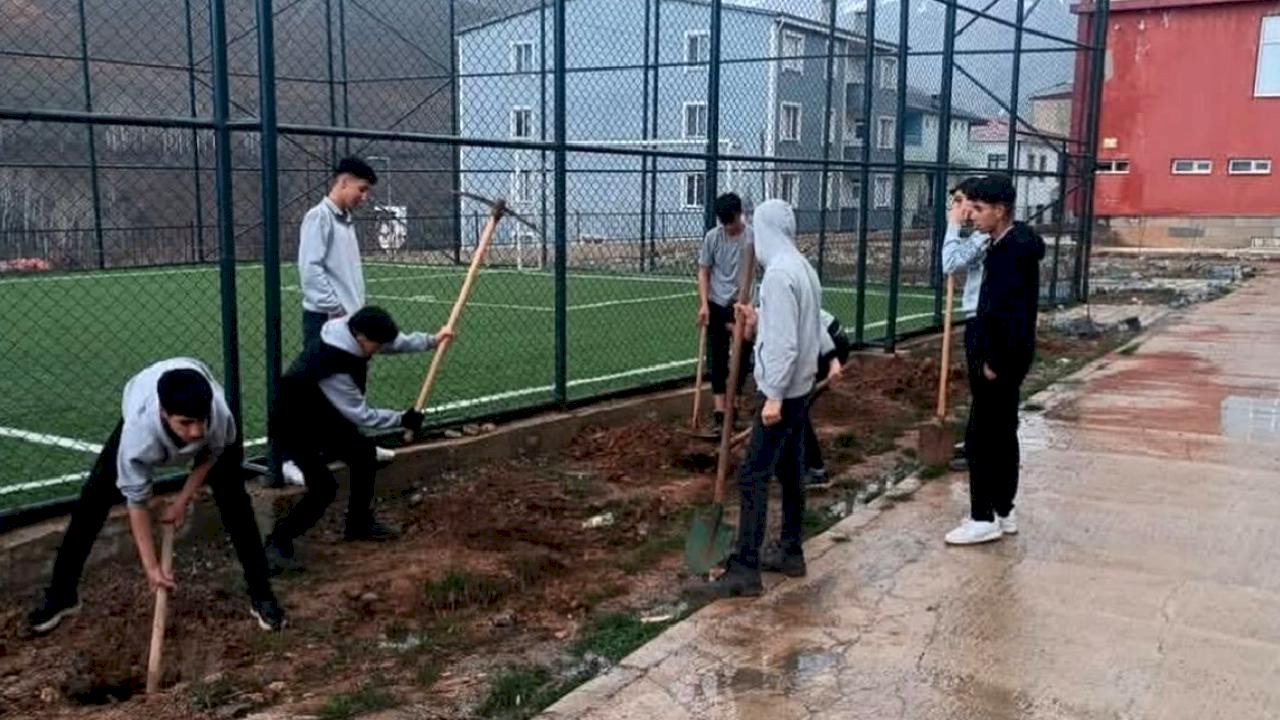 Van'da 1300 Fidan Dikildi