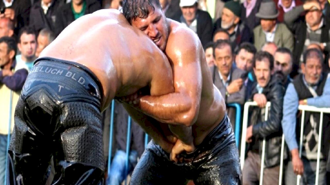 Yağlı güreş sezonu açıldı! İşte yeni dönemin ilk başpehlivanlığını kazanan isim