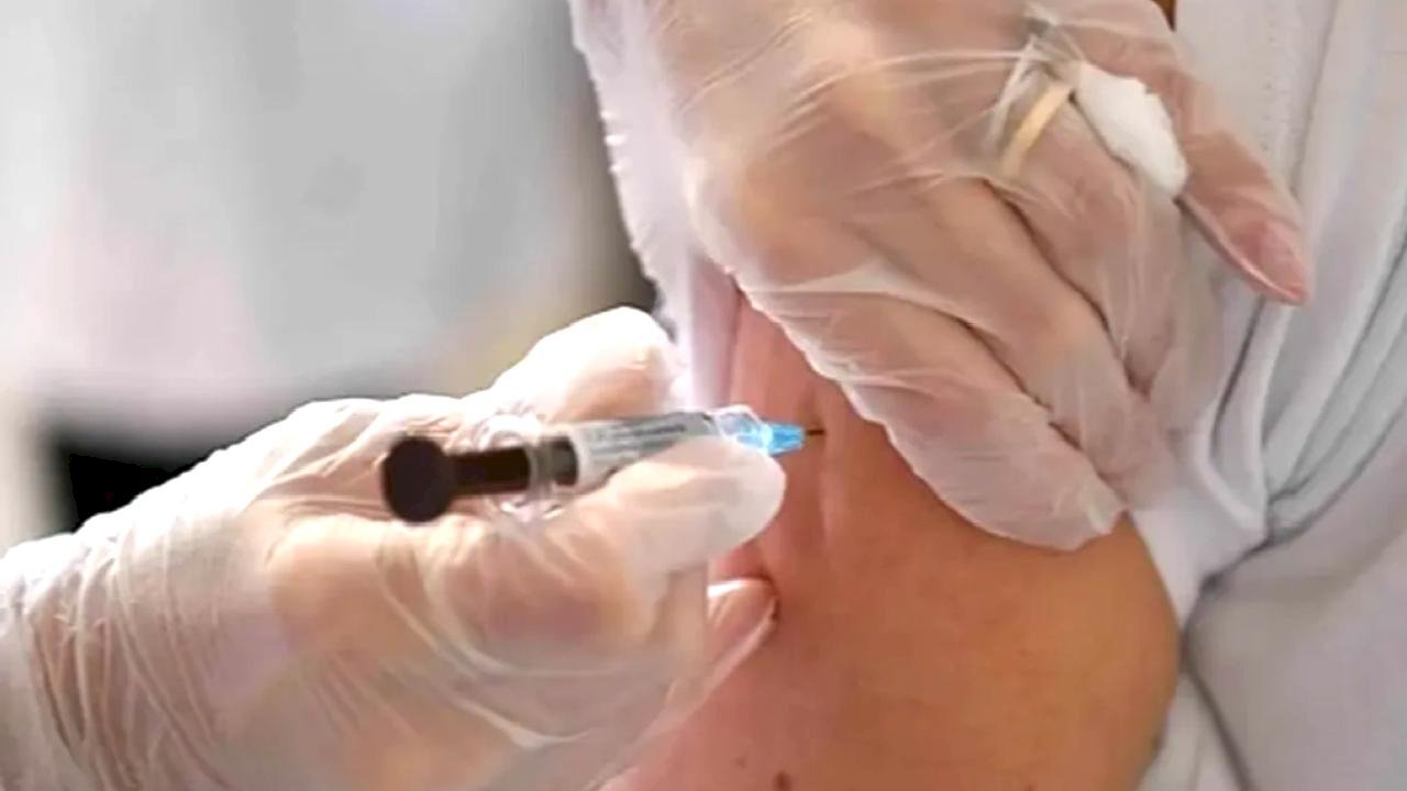 Yaşlanan nüfusta aşılamanın önemi artıyor... 65+ yaş aşıları hayati önemde