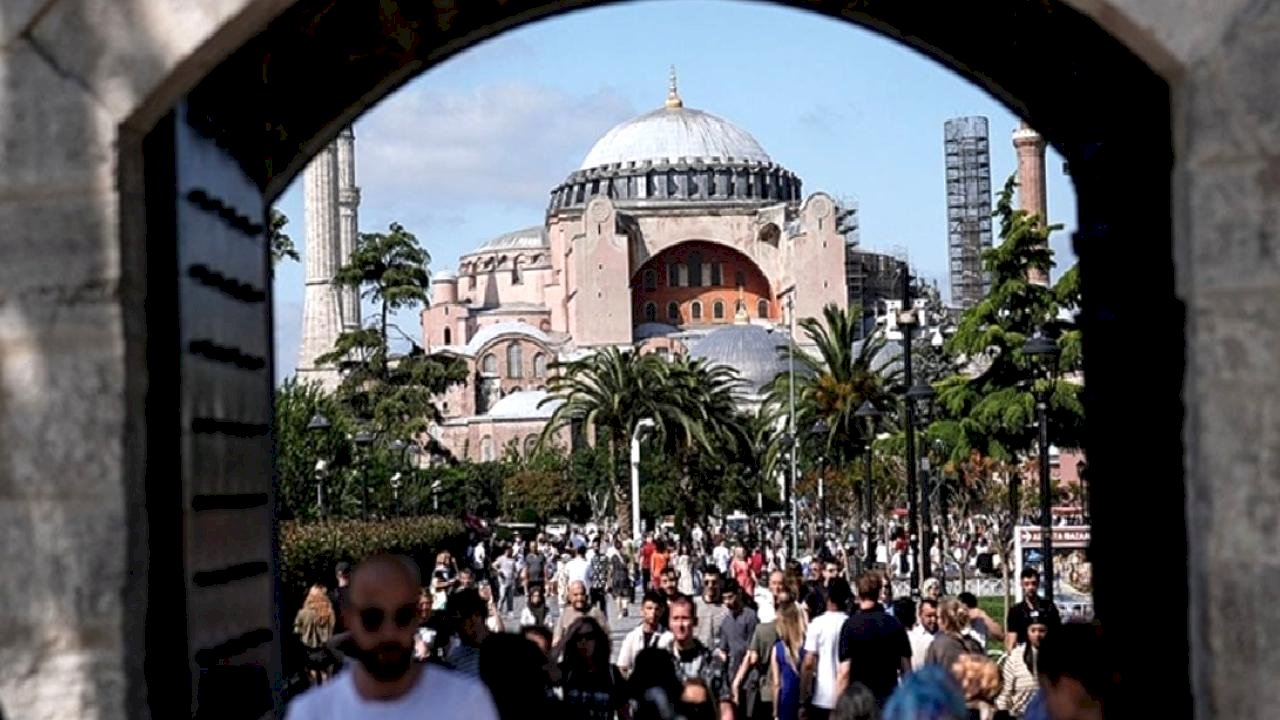 Yerli turistler geçen yıl seyahate 555,1 milyar lira harcadı