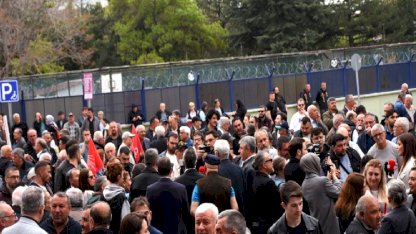 Başarır: 'Dalları Budanan Ağaç Güçlenir'
