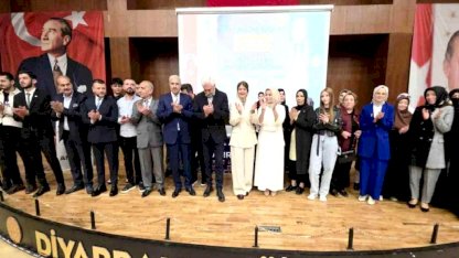 CHP ve YRP'den ayrılan 100 kişi AK Parti'ye katılı