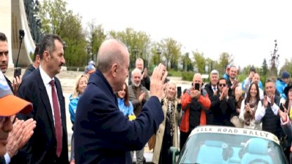 Cumhurbaşkanı Erdoğan, ralli kafilesini Külliye’den uğurladı
