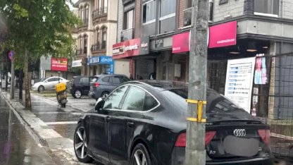 Düzce'de kaldırımlar araç işgali altında!