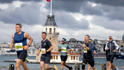 İstanbul yağışta koştu