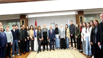 Kayseri'deki Türk Dünyası gençlerinden Başkan Büyükkılıç'a ziyaret