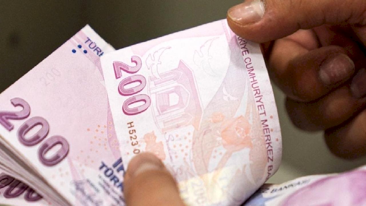 Yaşlı ve engelli aylıkları hesaplara yatırılmaya başlandı