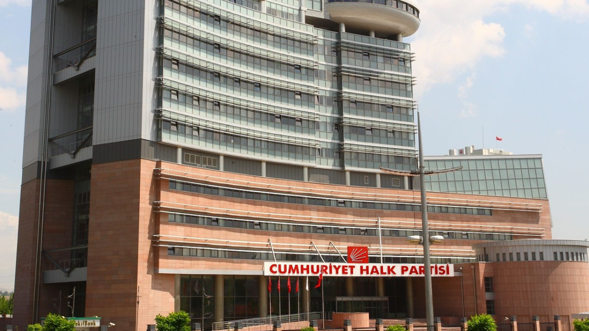 CHP’nin Dijital Kalbine Operasyon: Bilgi İşlem Sorumlusu Casusluk Soruşturmasında Gözaltında