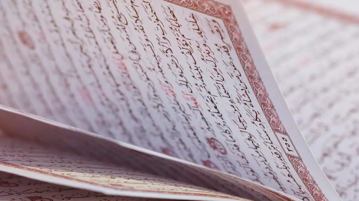 Kur'an'ın Kalbinden: Bugünün Ayeti, Modern Dünyanın Kargaşasında Sükunet Vadediyor