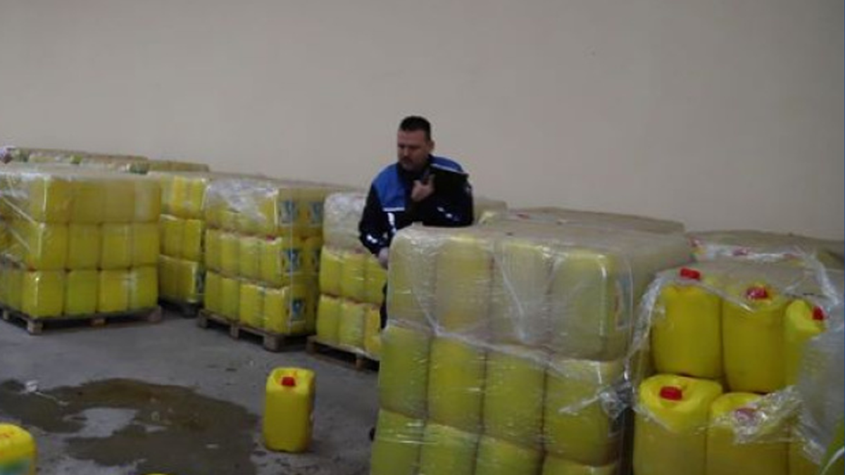 Tüketiciyi Şok Eden Sahtecilik: 3 BİN 650 Bidon 'Sulu' Ayçiçeği Yağı Ele Geçirildi!